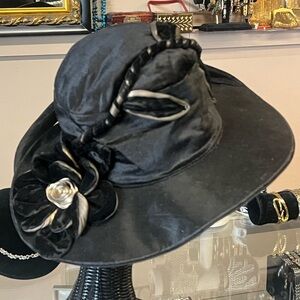 Elegant Black Vintage 1920’s Clouce Women's Hat with Floral Accent